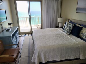 3 slaapkamers, een strijkplank/strijkijzer, gratis wifi, beddengoed