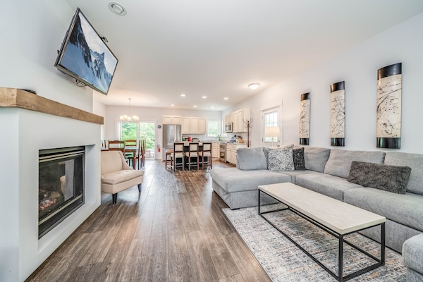 Smart-tv, een open haard, videospelletjes en een dvd-speler