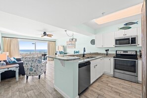 Refrigerador, microondas, horno, placa de cocina