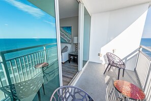 Property grounds - Remodeled Direct Oceanfront, Amazing Views Modern! (Myrtle Beach)