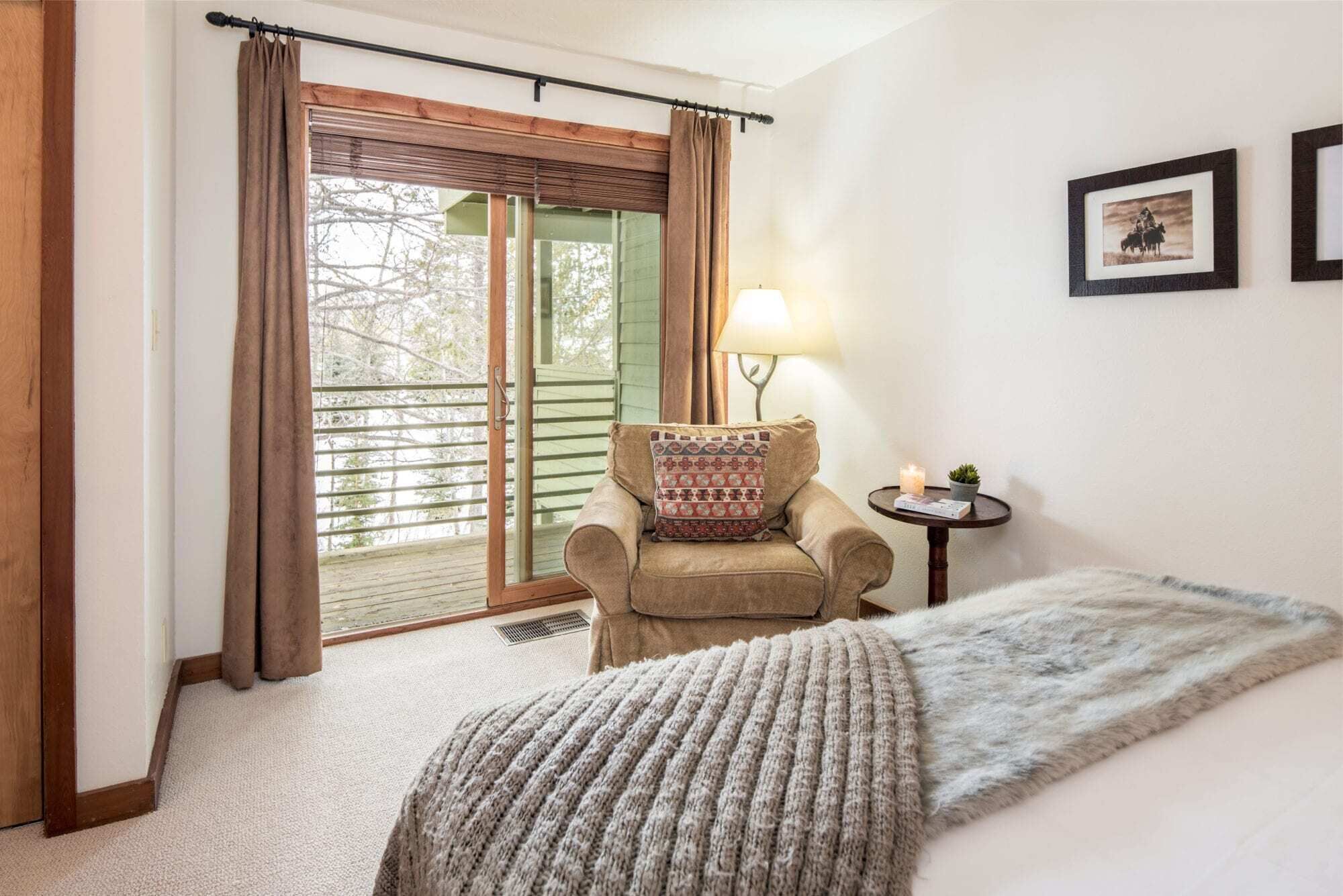 2 多间卧室、  熨斗/熨衣板、WiFi、床单