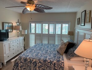 2 عدّة غرف نوم ومكواة/لوح كي وواي فاي مجانًا وملاءات أسرّة