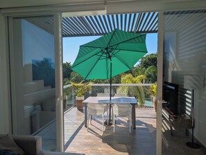 Outdoor dining - LUXURY 1 BEDROOM CONDO (Sleeps 4) 3rd floor POOL VEIW, 5 ⭐️ Bahia Principe/Golf  (Akumal)