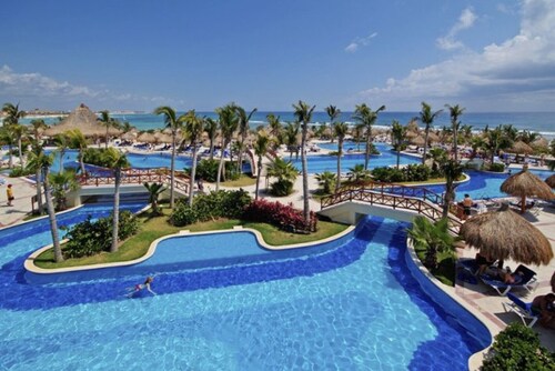 LUXURY 1 BEDROOM CONDO (Sleeps 4) 3rd floor POOL VEIW, 5 ⭐️ Bahia Principe/Golf