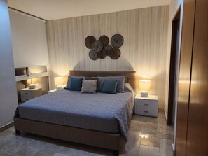 1 chambre, coffre-fort, fer et planche à repasser
