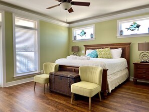 5 bedrooms, iron/ironing board, travel crib, free WiFi - Spacious Gulf View, 110 steps to the gulf, elevator, beach gear included! (Port St Joe)