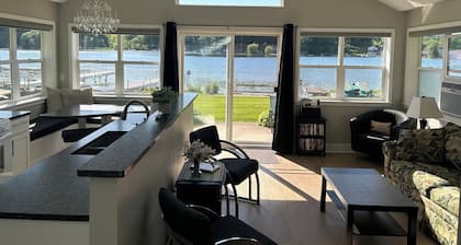 Relájese o juegue TODO EL AÑO en nuestra acogedora casa frente al lago.
