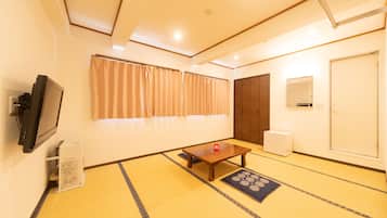 Japanese-Style Family Room with Private Bathroom and Toilet, Mountainside | Bed sheets