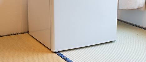 A white refrigerator with the brand name "IRIS OHYAMA" on the front.