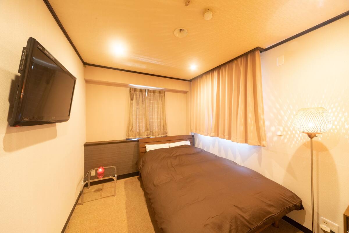 Habitación doble, no fumadores, junto a la montaña (Private Bathroom and Toilet) | Ropa de cama