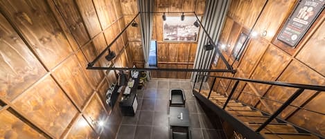 樓中樓客房 (Suite) | 客廳 | 平面電視、電腦