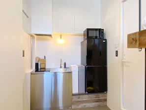 Deluxe Studio, 4 Bedrooms, Non Smoking, Kitchen | Private kitchen
