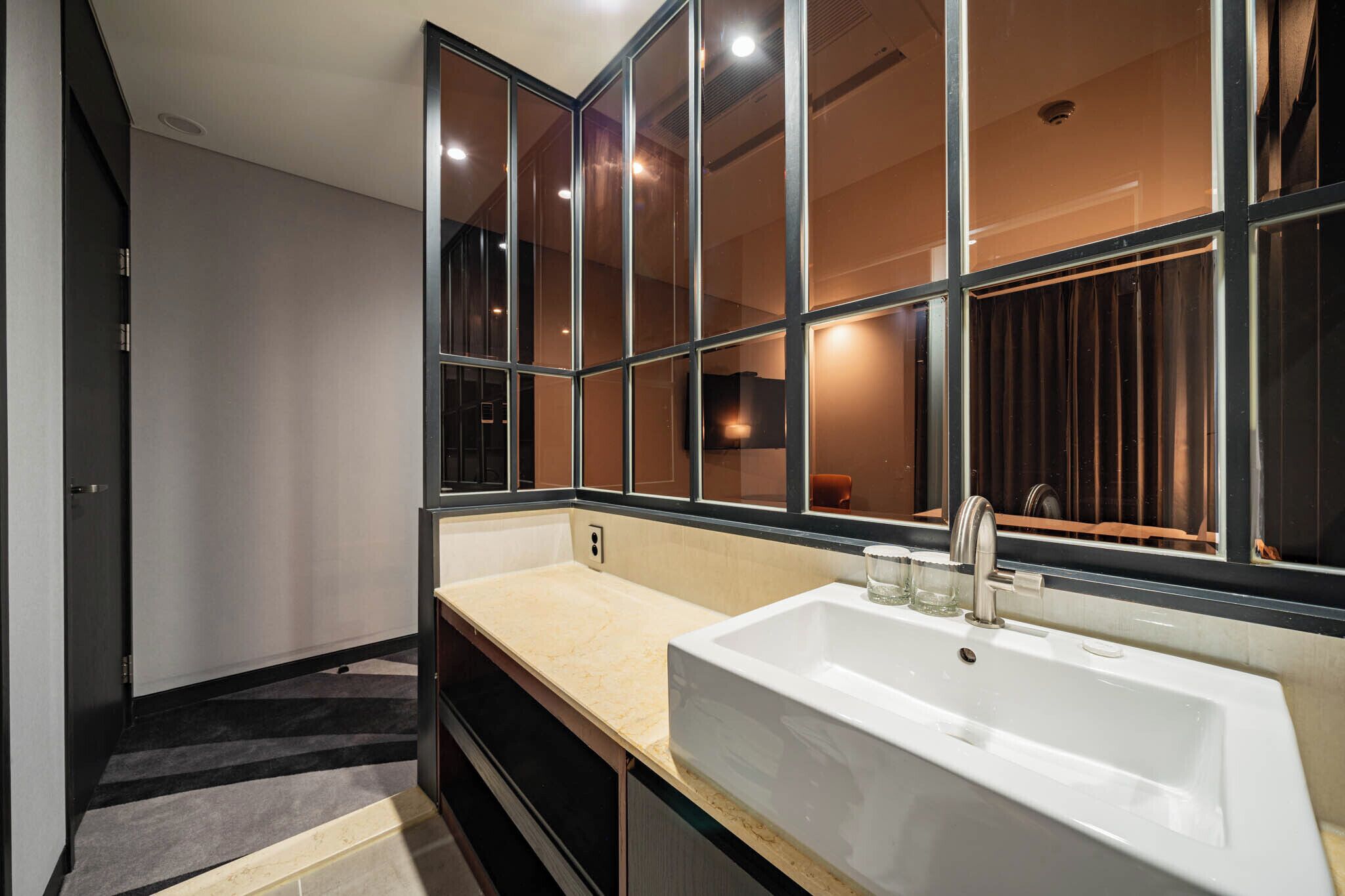 Premium Double Room | Bathroom | Shower, free toiletries, hair dryer, bathrobes