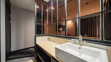 Premium Double Room | Bathroom | Shower, free toiletries, hair dryer, bathrobes