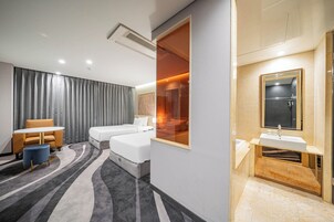 Deluxe Twin Room | Frette Italian sheets, premium bedding, desk, laptop workspace