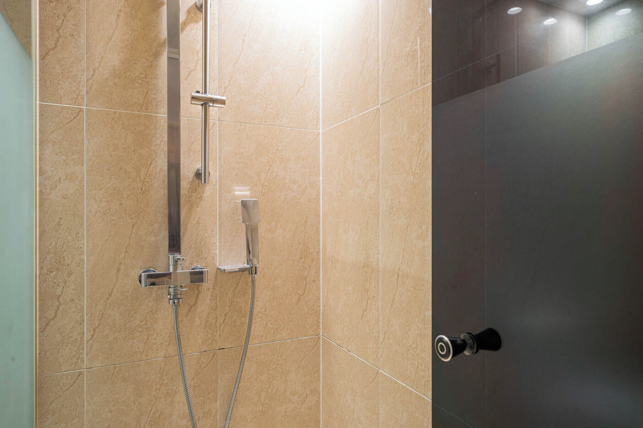 deluxe twin room | bathroom | shower, free toiletries, hair dryer, bathrobes