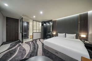 Executive Double Room | Frette Italian sheets, premium bedding, desk, laptop workspace