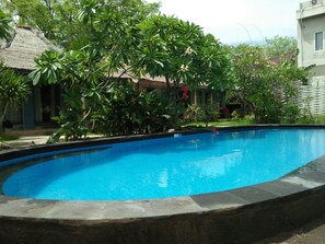 Outdoor pool - Mahaputri Bungalow (Gili Trawangan)