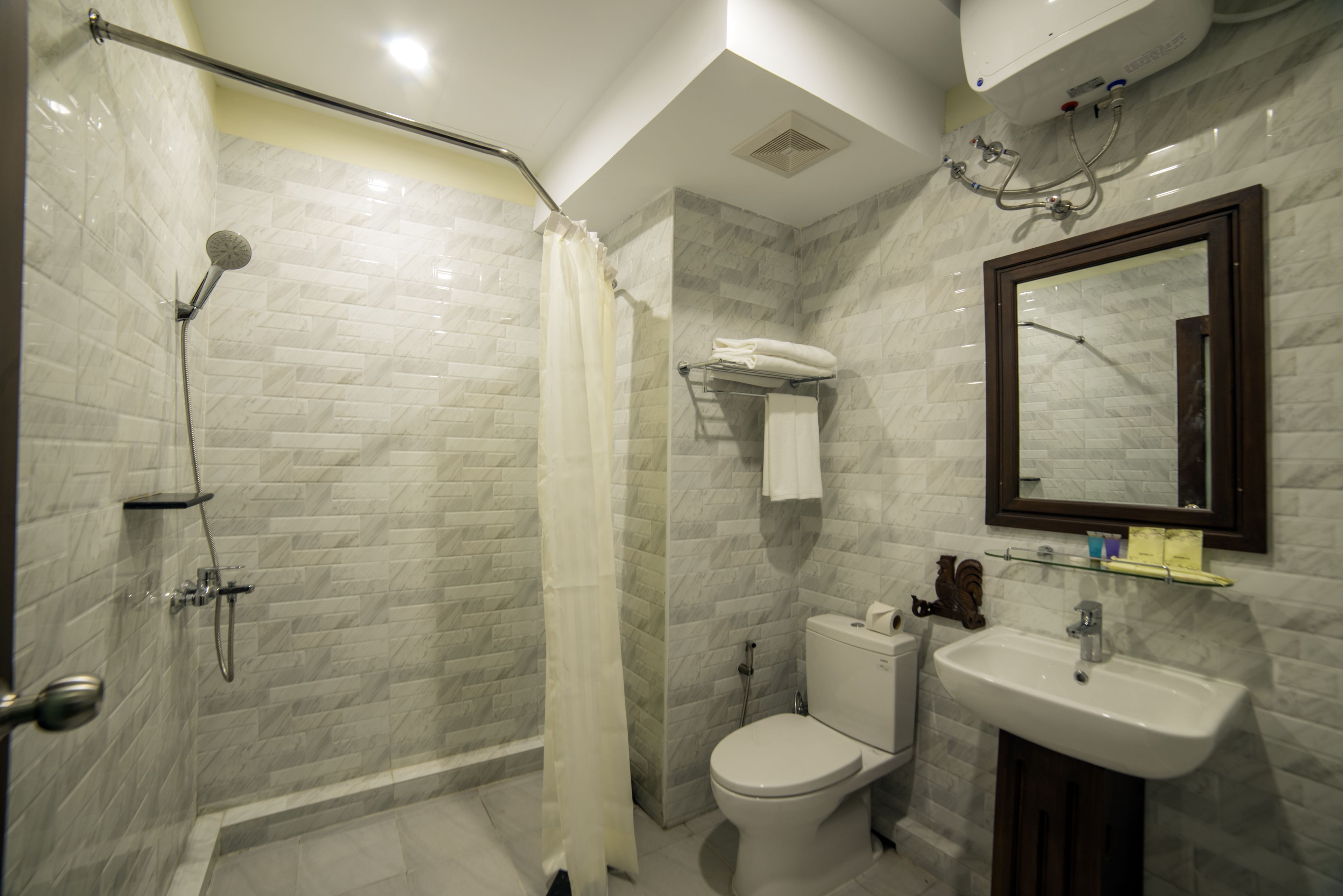 shower, free toiletries, hair dryer, slippers