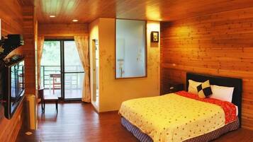 Double Room | Blackout drapes, soundproofing, free WiFi