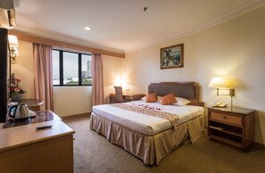 Deluxe-rum (Special) | Skrivbord och strykjärn/strykbräda