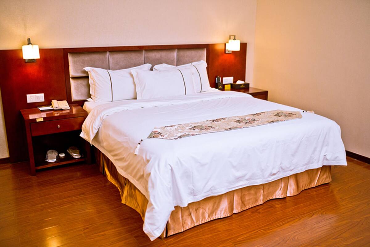 1 bedroom, in-room safe, desk, blackout curtains