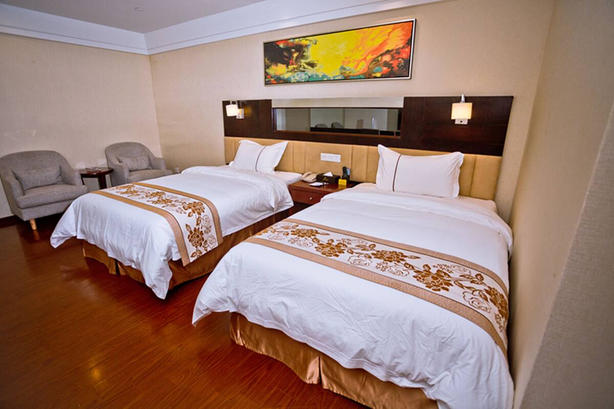 1 bedroom, in-room safe, desk, blackout curtains