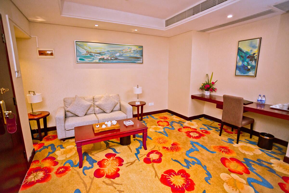 1 bedroom, in-room safe, desk, blackout curtains