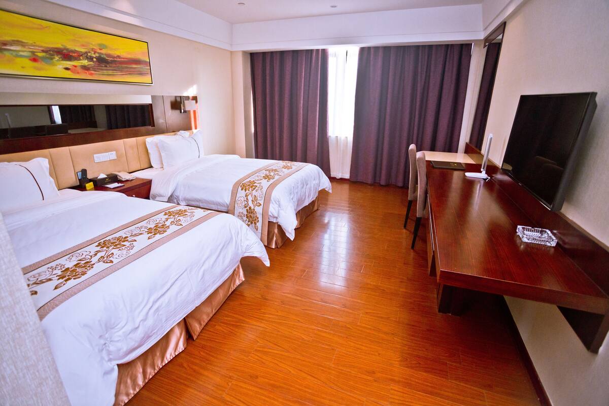 1 bedroom, in-room safe, desk, blackout curtains