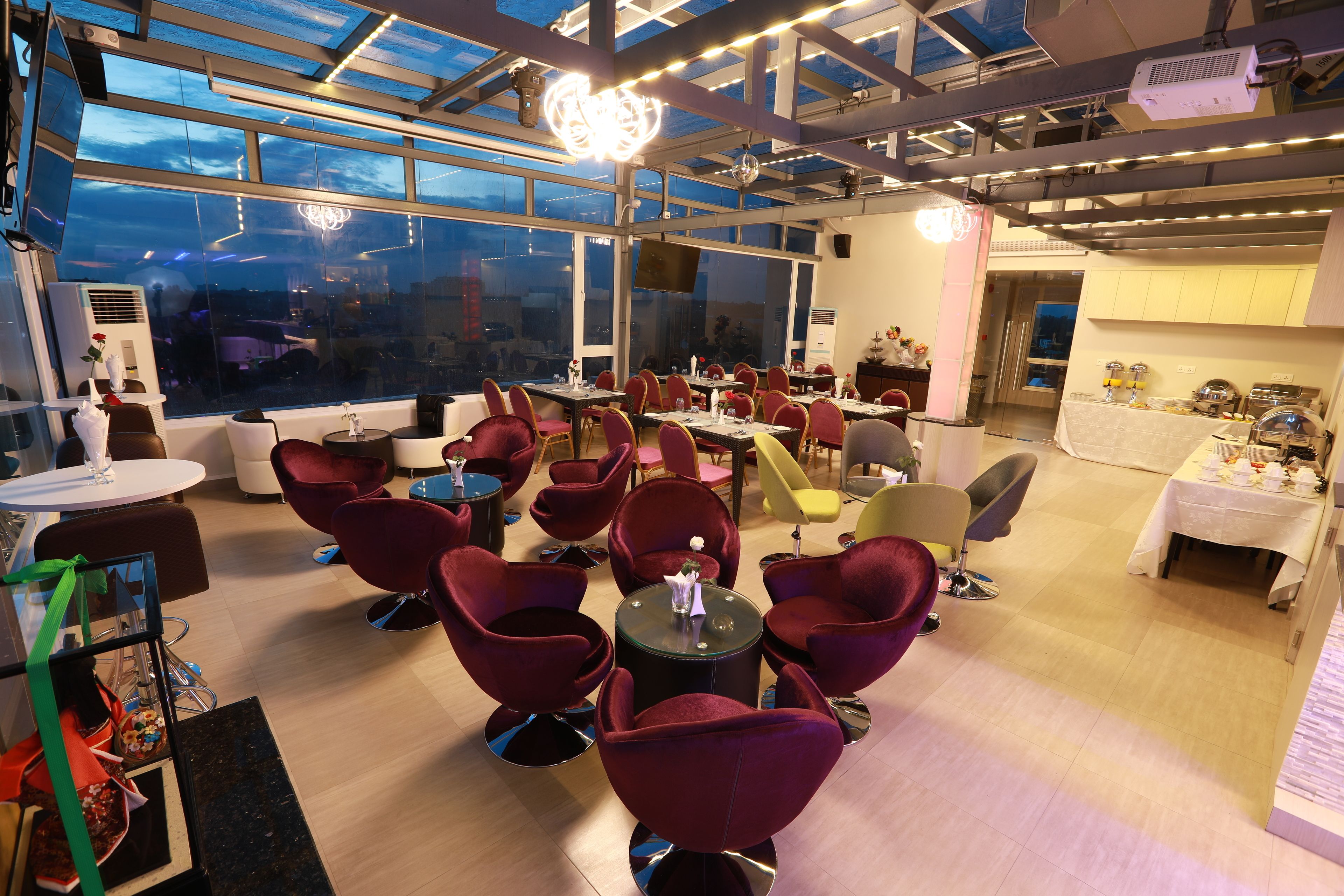 Breakfast, lunch, dinner served; local and international cuisine 