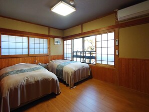 [Main building] Japanese Western Style Room | In-room safe, desk, free WiFi, bed sheets - Yunohira Onsen Ryokan Kamiyanagiya (Yufu)