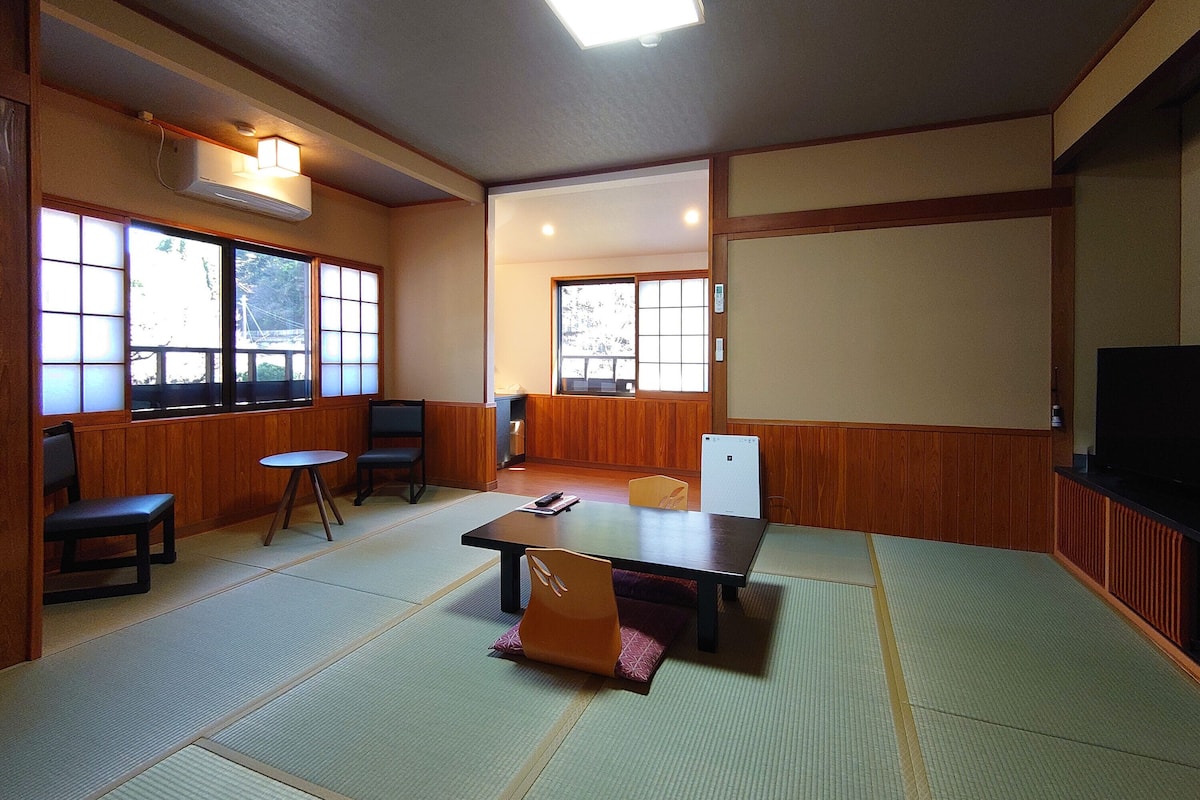 Traditional-Zimmer, Gemeinschaftsbad (Main Building, Japanese Western Style) | Zimmersafe, Schreibtisch, kostenloses WLAN, Bettwäsche