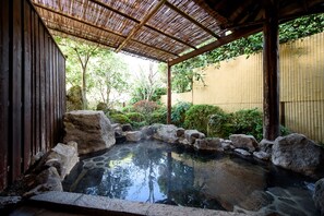 Hot springs - Yunohira Onsen Ryokan Kamiyanagiya (Yufu)