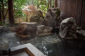 Public bath - Yunohira Onsen Ryokan Kamiyanagiya (Yufu)