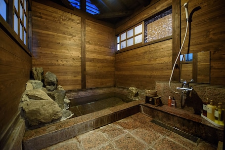 Public bath. Yunohira Onsen Ryokan Kamiyanagiya