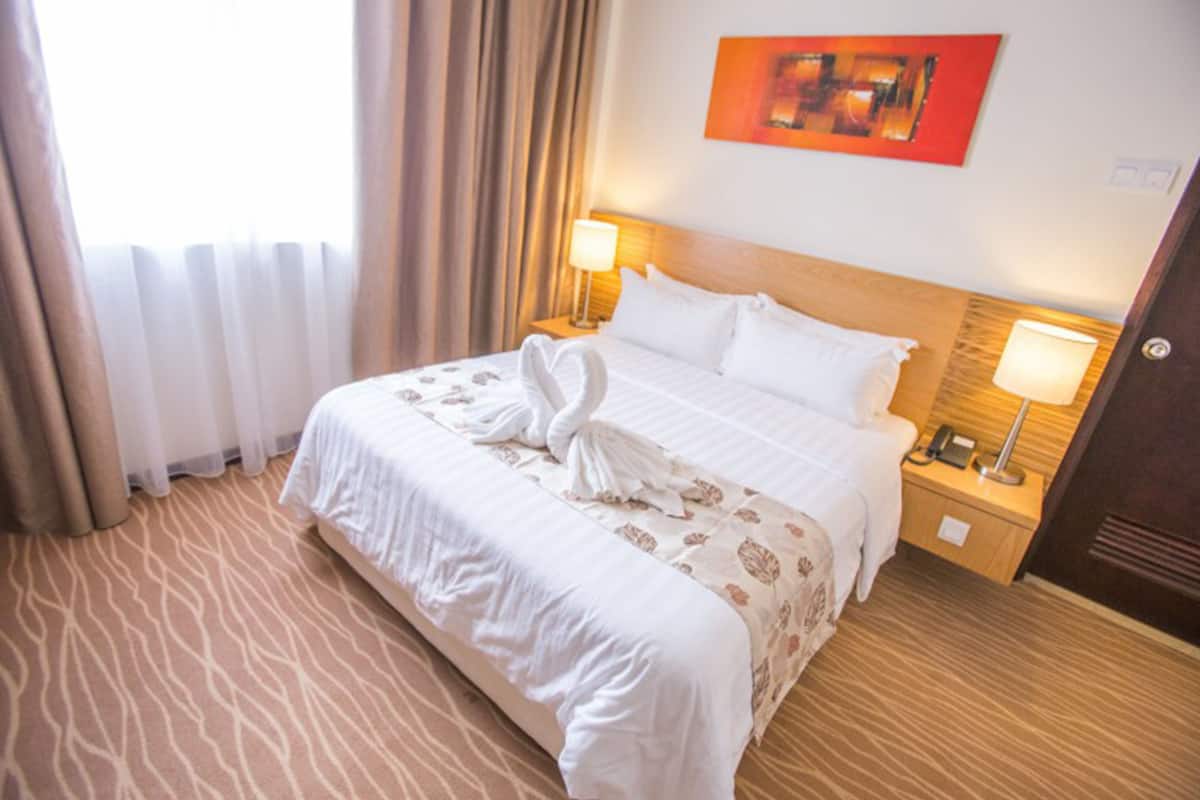 superior queen room | in-room safe, desk, blackout curtains, soundproofing