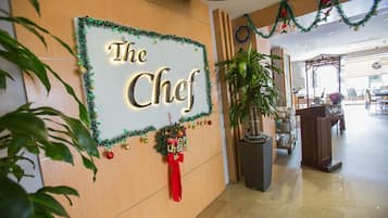 Breakfast, lunch, dinner served; local and international cuisine