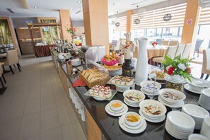Dagelijks ontbijtbuffet (MYR 25.00 per persoon)