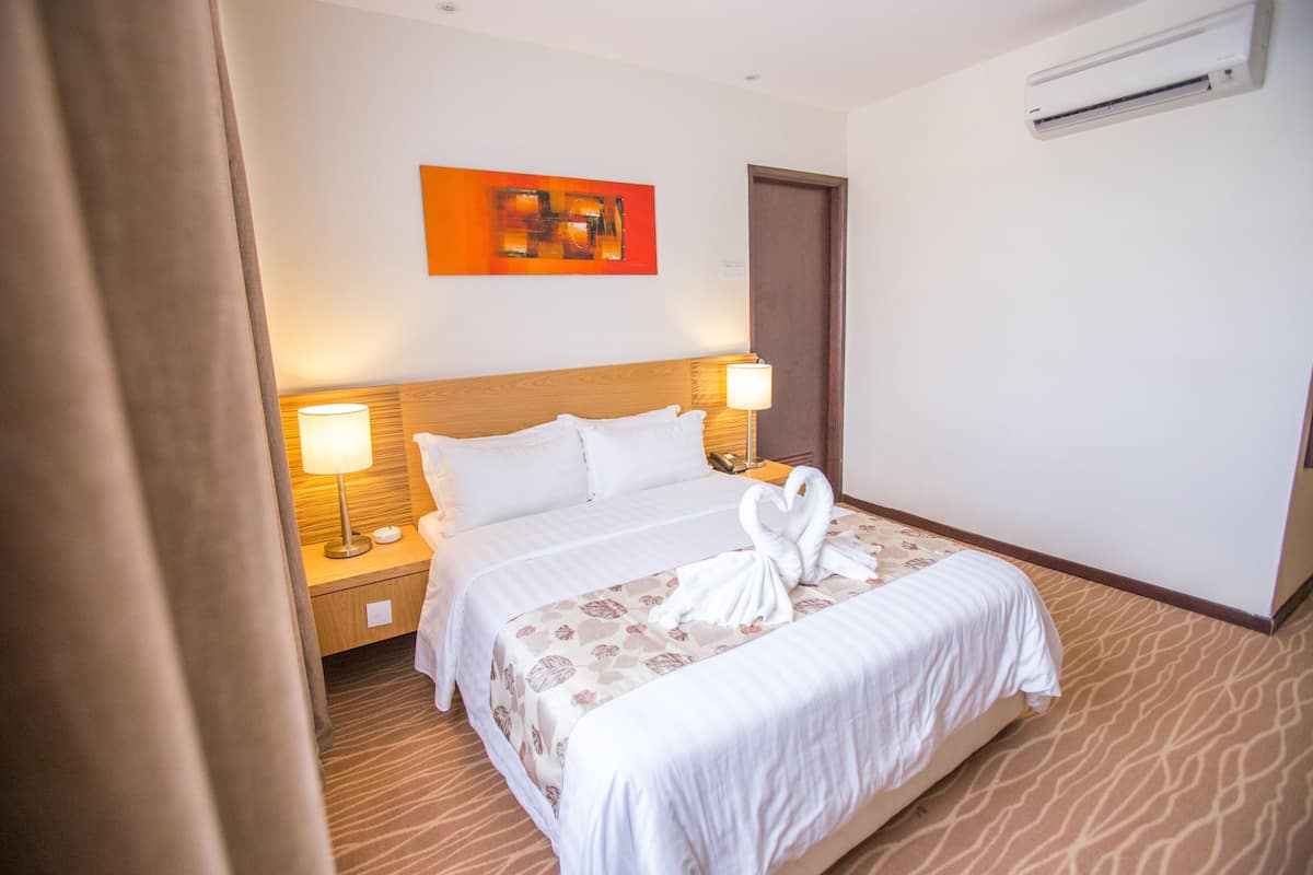 superior queen room | in-room safe, desk, blackout curtains, soundproofing