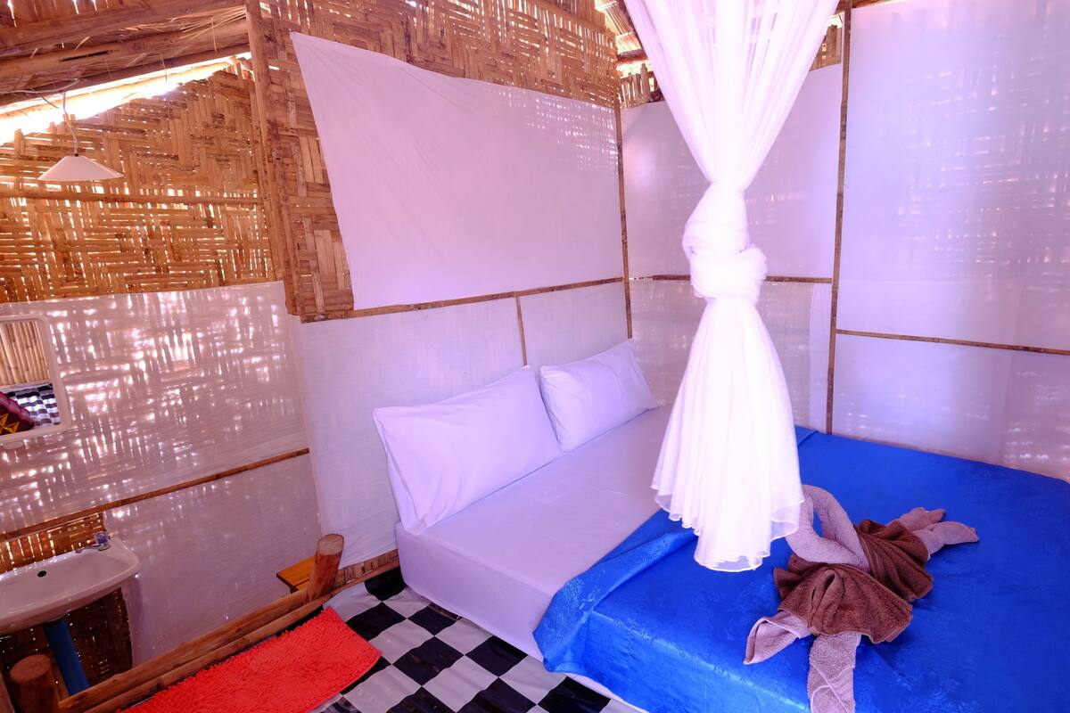 Beach Front Bamboo Cottage with Fan | 간이 침대, 무료 WiFi