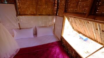 Bamboo Cottage with Fan | Zustellbetten, kostenloses WLAN