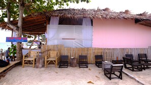 Terrace/patio - Captain Yut's Bungalow (Koh Lipe)