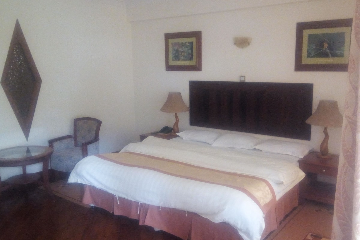 Desk, free cots/infant beds