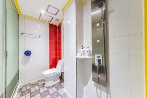 Royal Suite | Bathroom | Combined shower/tub, jetted tub, free toiletries, towels - In Hotel (Suwon)