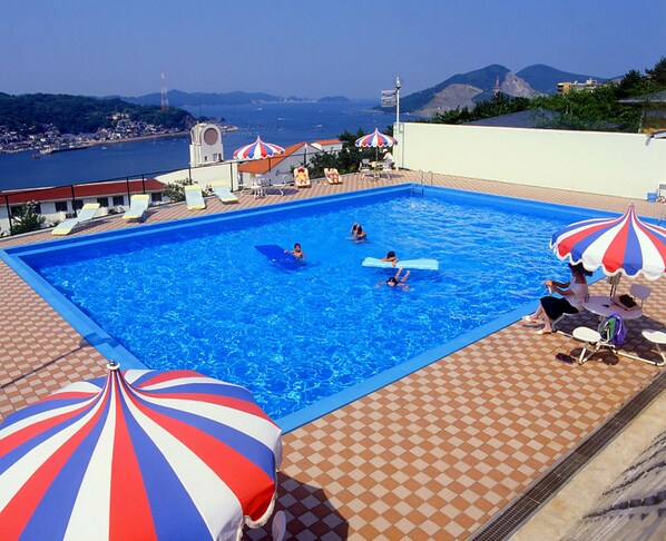 Seasonal outdoor pool