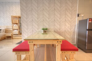 Studio | In-room dining - Damen A1713A (Subang Jaya)