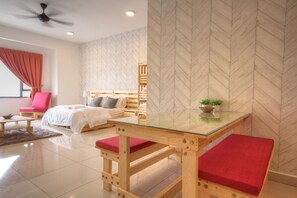 Studio | In-room dining - Damen A1713A (Subang Jaya)