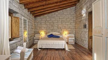 Minibar, desk, free WiFi