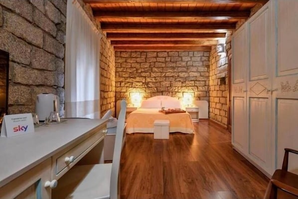 Minibar, bureau, accès au Wi-Fi (inclus)