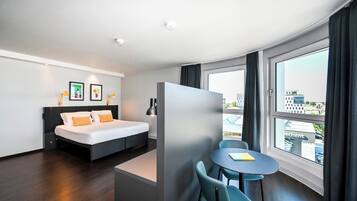 Studio Accessible | Zimmersafe, Schreibtisch, schallisolierte Zimmer, Bügeleisen/Bügelbrett